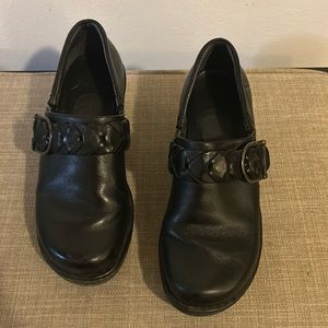 Ariat mule with braided detail